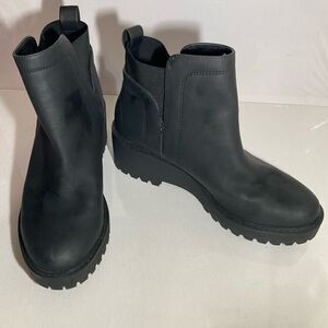 DV Dolce Vita, Rielle ankle bootie size 9.5 black faux leather